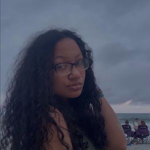 Meet your Posher, Chloe